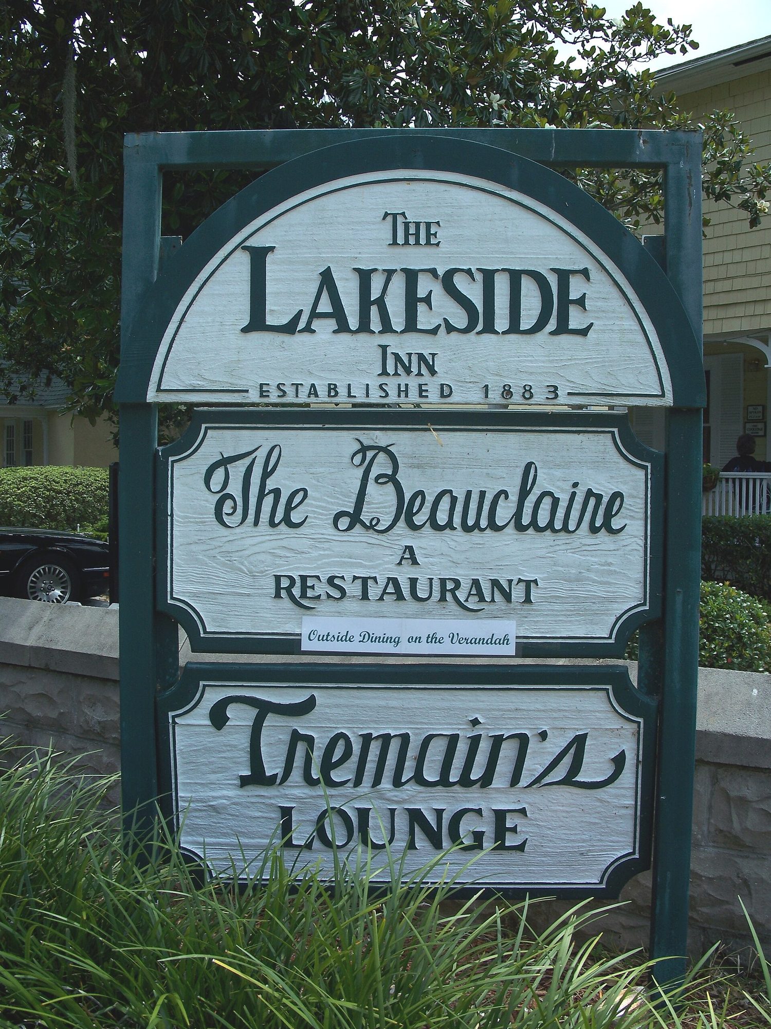 Mount Dora Lakeside Inn sign